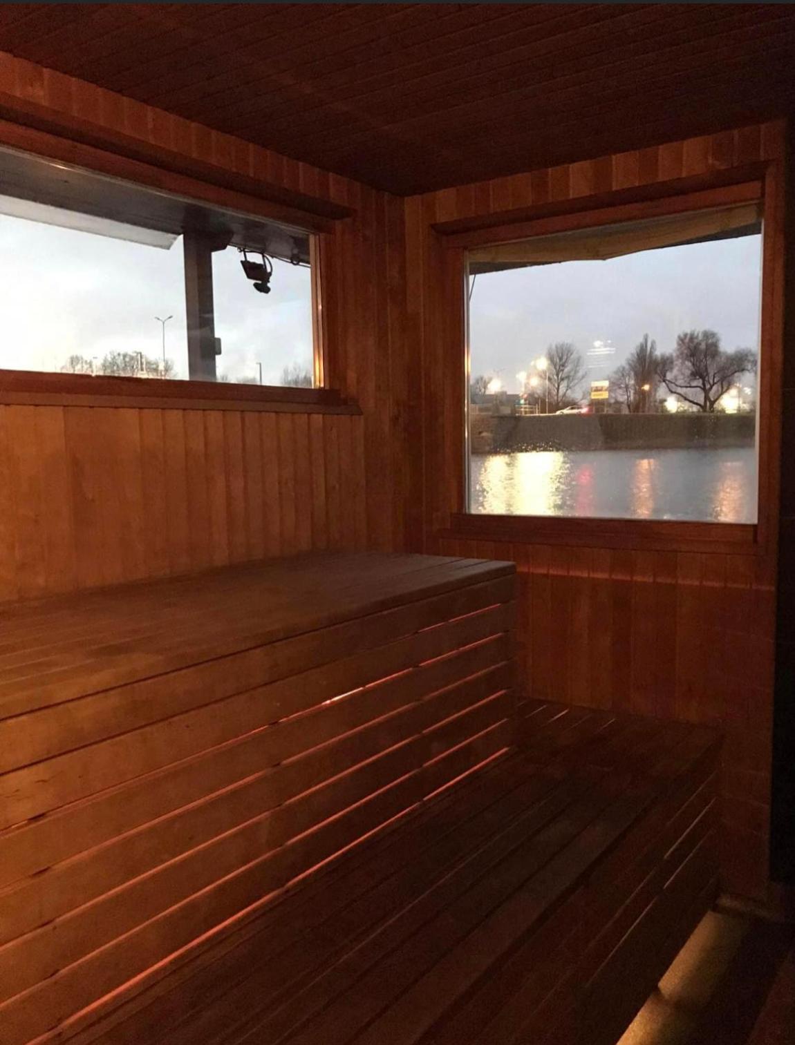 Houseboat On The Water Hotel Liepāja Eksteriør billede