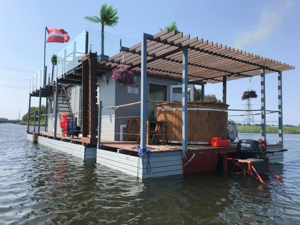 Houseboat On The Water Hotel Liepāja Eksteriør billede