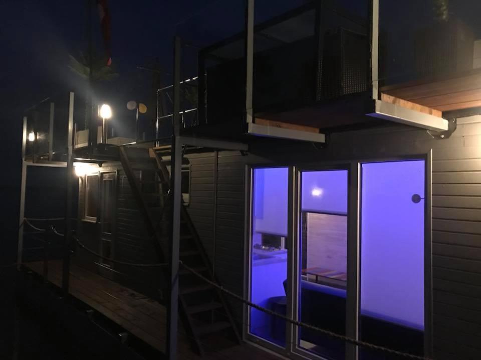Houseboat On The Water Hotel Liepāja Eksteriør billede